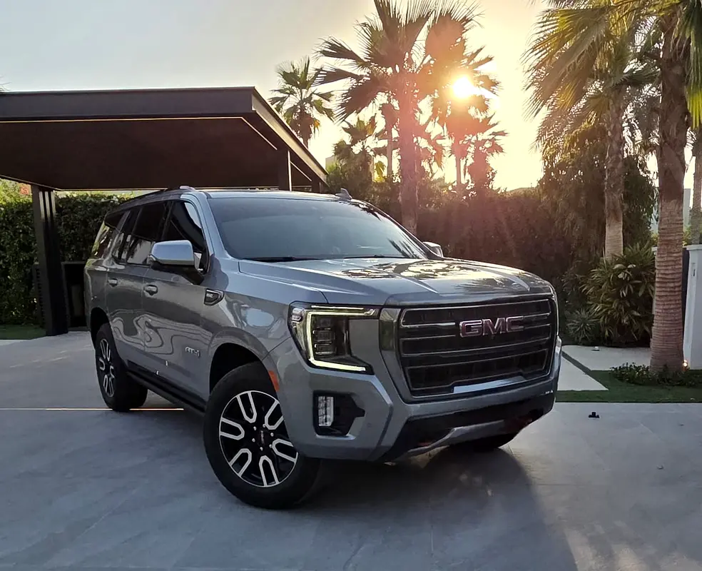 GMC Yukon 2023 — photo 1 of 16