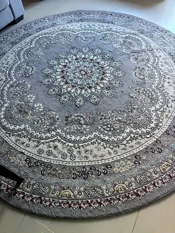 Beautiful carpet - clearance price 95 dhs