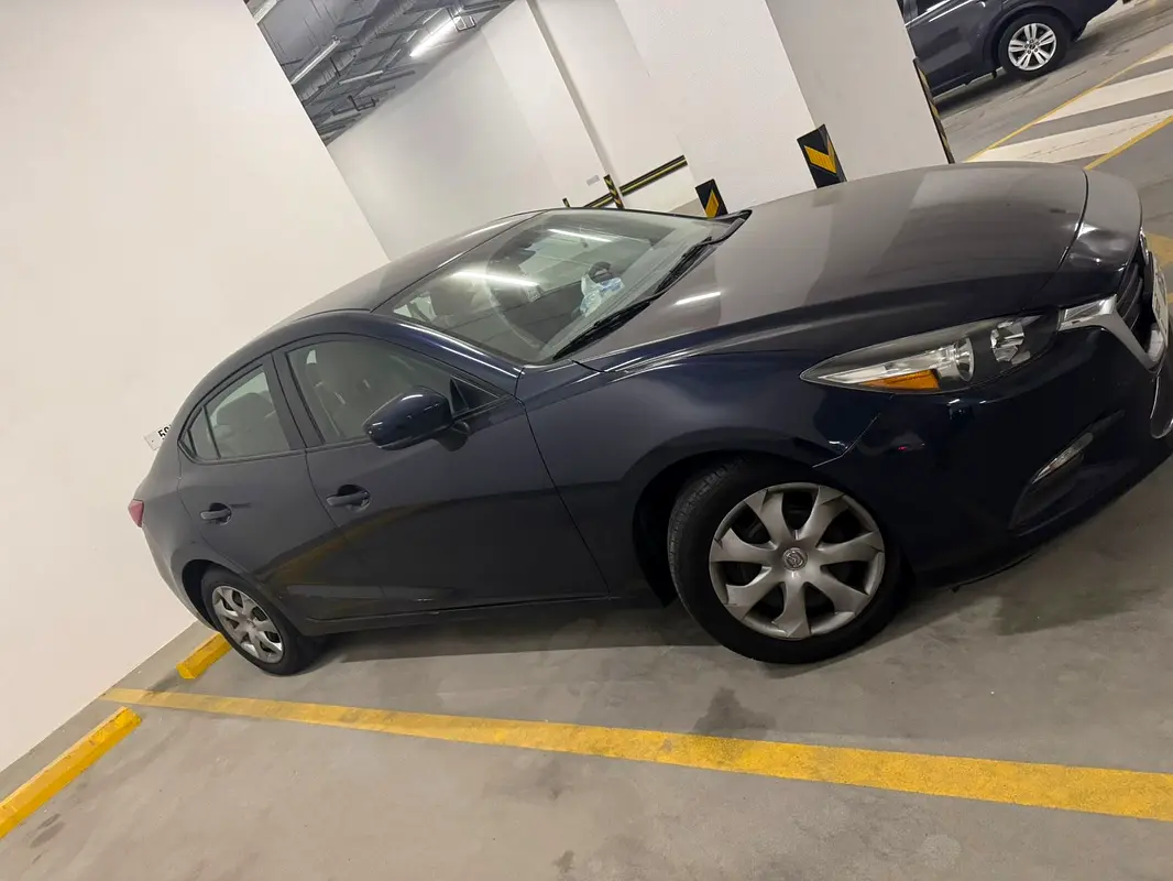 Mazda 3 2019 — photo 1 of 5