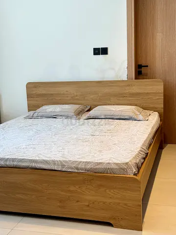 King Size Bed + Semi-Medicated Mattress + Side Table (Homebox)