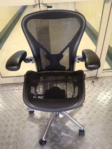 For selling Herman Miller Aeron chair.size B.good condition only little use