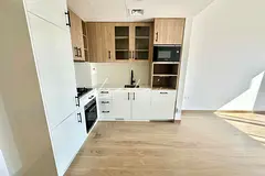Pool View | Bright | Built in appliances