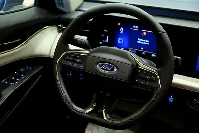2024 FORD TAURUS 照片 7