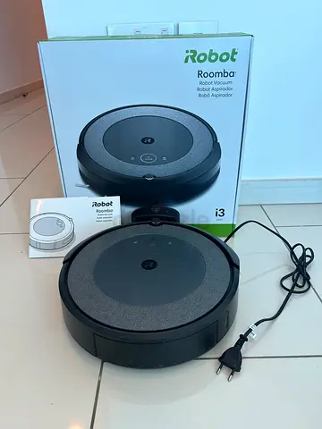 iRobot Roomba i3 Robot Vacuum with Charging Dock - Good Condition