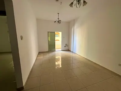 غرفه وصاله مع بلكونه-اطلاله مفتوحه-سكن عائلي-2حمام-مطبخ كبير-مساحات واسعه-قريبه علي مخرج دبي-موقع مميز-6شيكات