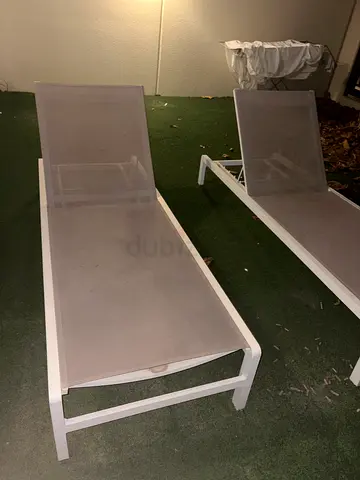 Set of 2 White Outdoor Sun Loungers / Poolside Recliners
