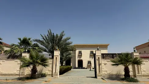 Huge offer 4 Badroom single alone villa with 2 majlis and garden price 140k