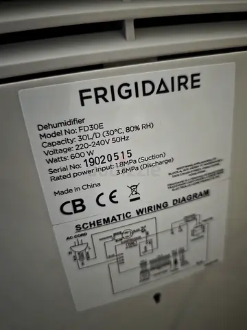 FRIGIDAIRE Dehumidifier FD30e