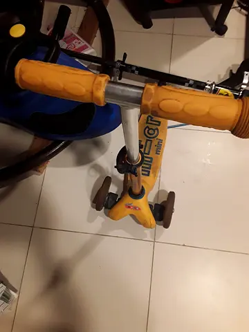 Kids 3-Wheel Scooter / Ride-on - Good Working Condition