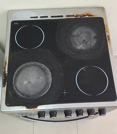 Used freestanding electric stove with glass-ceramic top - needs cleaning