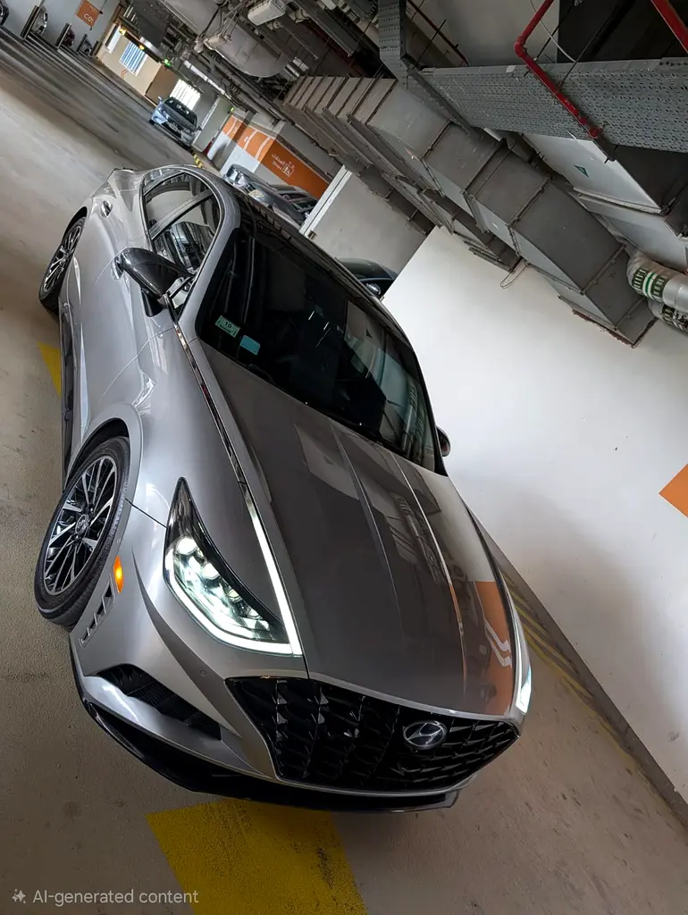 Hyundai Sonata 2021 — photo 1 of 9