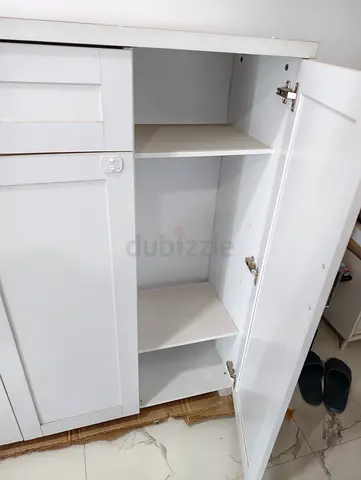 Shoe cabinet