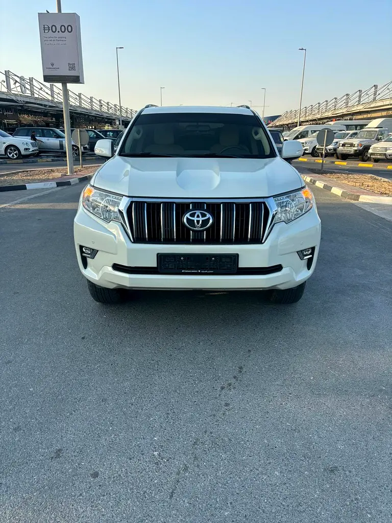 Toyota Prado 2021 — photo 1 of 9