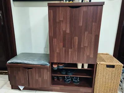 Wood-Effect Entryway Shoe Cabinet with Bench - Compact Storage