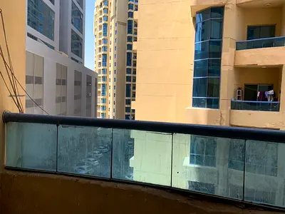 شقة مميزة للإيجار في أبراج الخور تاور – عجمان 🏙️ ✨ فرصة رائعة للسكن في موقع حيوي ومميز يوفر الراحة والمساحات الواسعة بسعر مناسب، مثالية للعائلات البا
