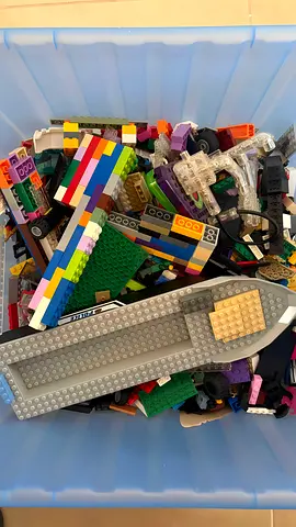 Many lego peices