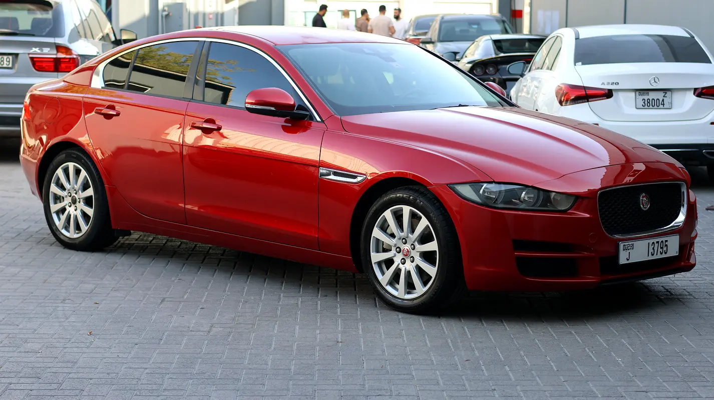 Jaguar XE 2016 — photo 1 of 4