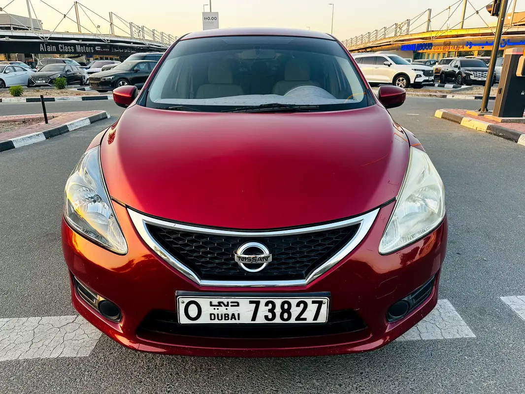Nissan Tiida 2014 — photo 1 of 14