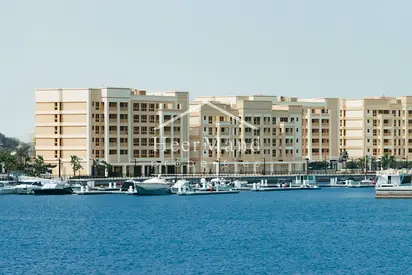 TOP FLOOR|MARINA VIEW|GOOD LOCATION|LARGE LAYOUT