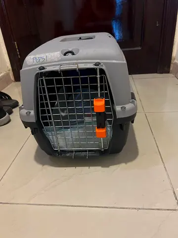 Hard Plastic Pet Carrier / Travel Crate - Medium Size