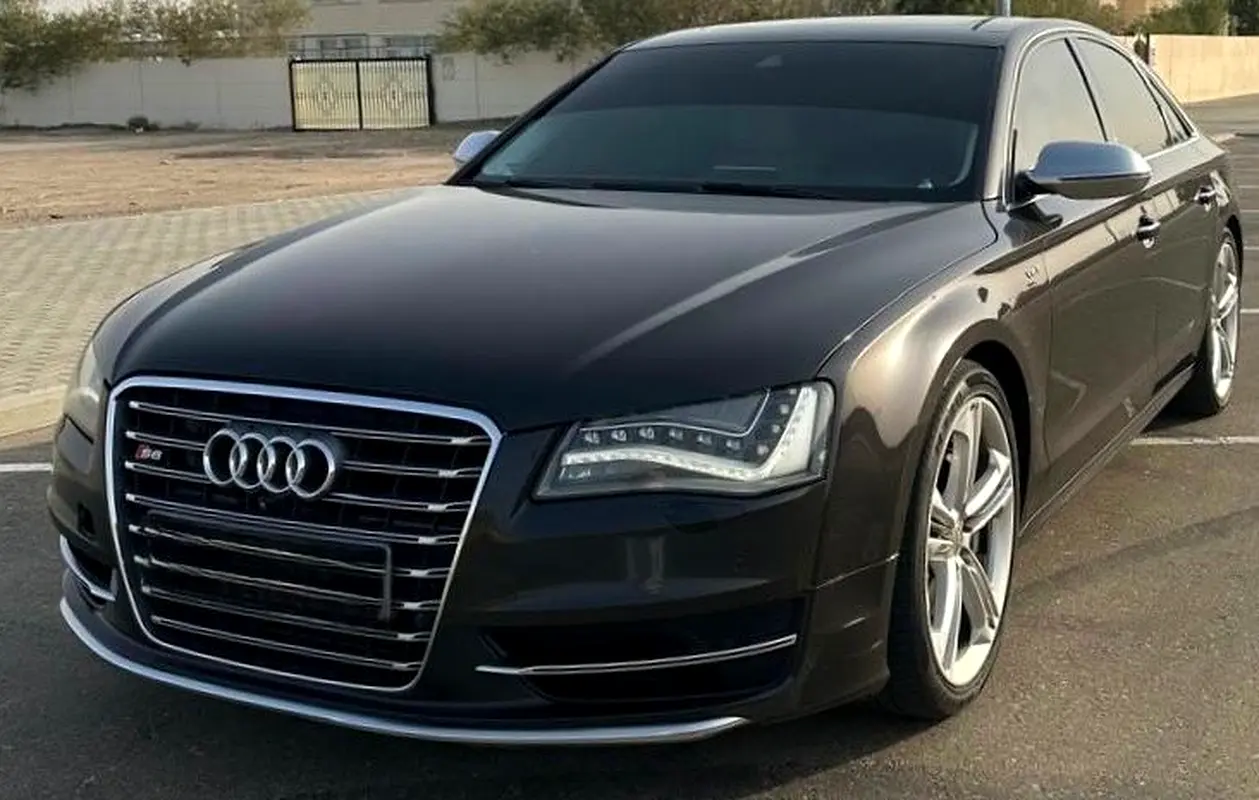 Audi S8 2013 — photo 1 of 8