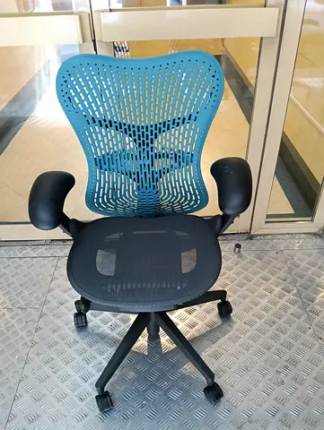 Selling herman miller mirra 2 chairs.good condition only little use