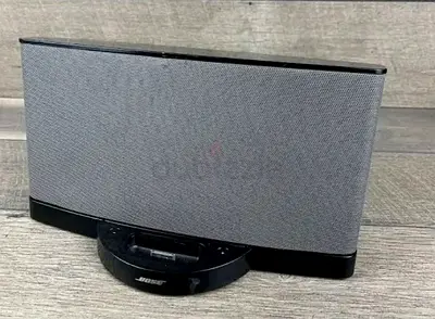 Bose SoundDock Series ll digital music system with Bluetooth, Auxilliary  remote control.