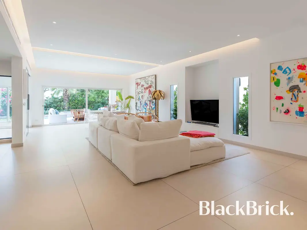 Exclusive |Renovated to Perfection |Private Pool