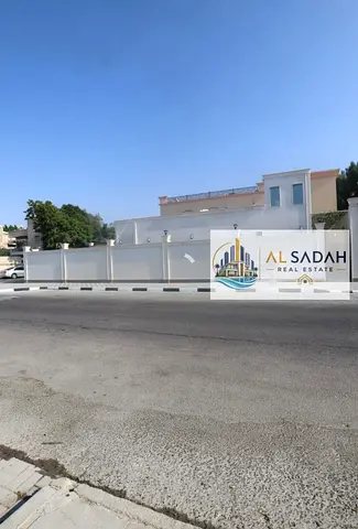 *للبيع فيلا في الشارقه منطقة المنصوره دور واحد على شارعين زاويه*

المساحه 5086 قدم 
تتكون من 6 غرف ماستر وصالتين ومجلس خارجي 
موقع مميز  قريب جدا للشارع العام والمسجد

*مطلوب مليون و 700 ألف قابل للتف