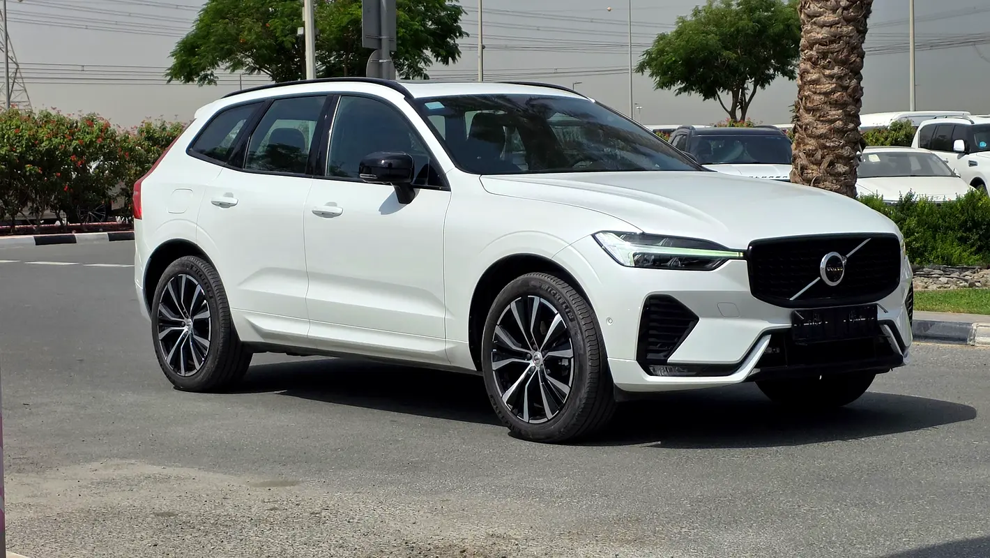 Volvo XC60 2024 — photo 1 of 20