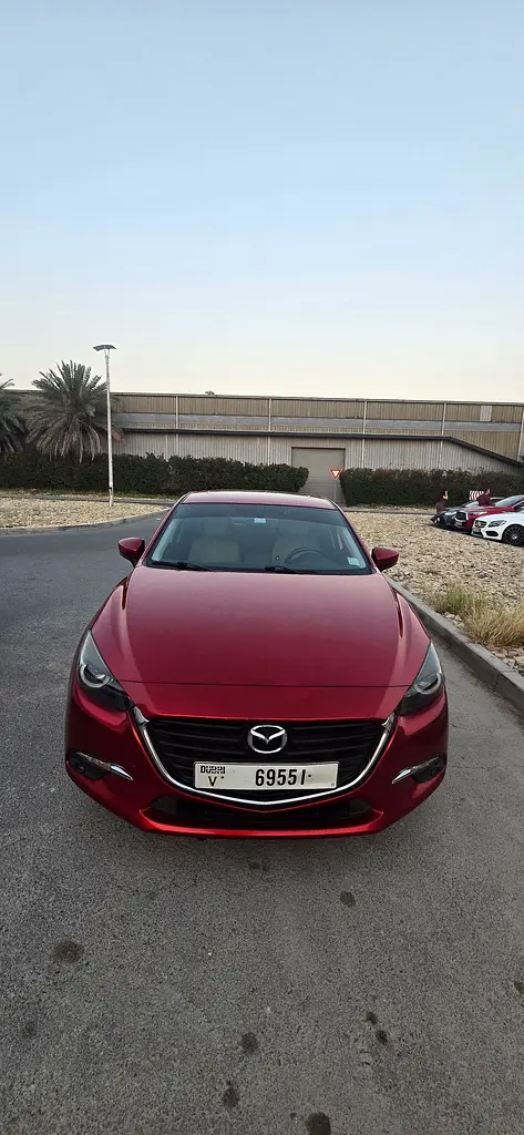 Mazda 3 2018 — photo 1 of 16