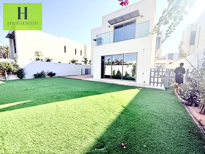 Like New Spacious Modern Design 4BR Signature Townhouse ready to move with all amenities