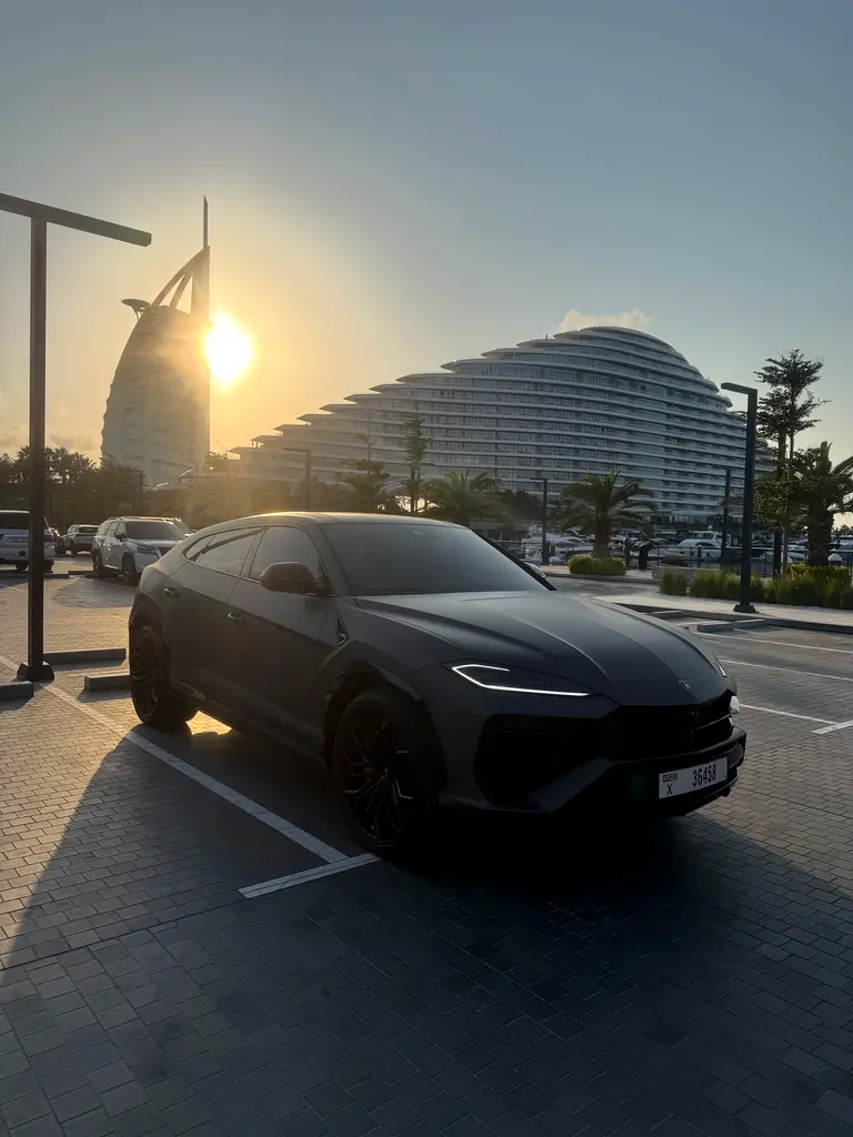 Lamborghini Urus 2025 — photo 1 of 11
