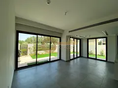 NEAR POOL PARK | SINGLE ROW UNIT | UNFURNISHED