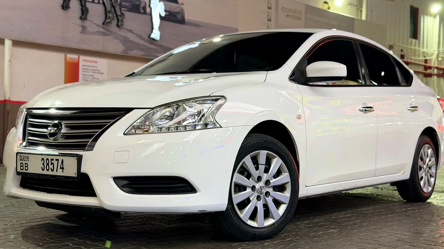 Nissan Sentra 2020 — photo 1 of 11