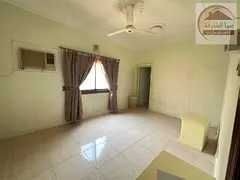 For sale, a villa in the Al-Yash area / Wasit suburb, Sharjah. The land area is 12,000 square feet.