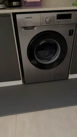 Samsung front-load washing machine - 7kg, silver