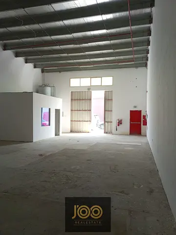 مستودع 2100 قدم بالجرف الصناعية 1، 25kw، 110,000 سنويًا + 5% خدمات