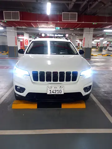 Jeep Cherokee X sports 4x4