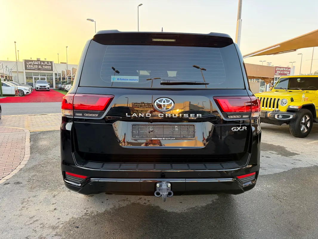 /ar/city-sharjah/cate-car-used-car/toyota-land-cruiser-2024-46l-gxr-petrol-auto-awd-47208366542488576/-6