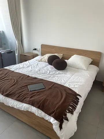 For sale: Bed + mattress (180 cm)