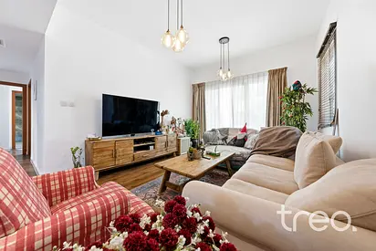 Exclusive | Upgraded | Fully Furnished