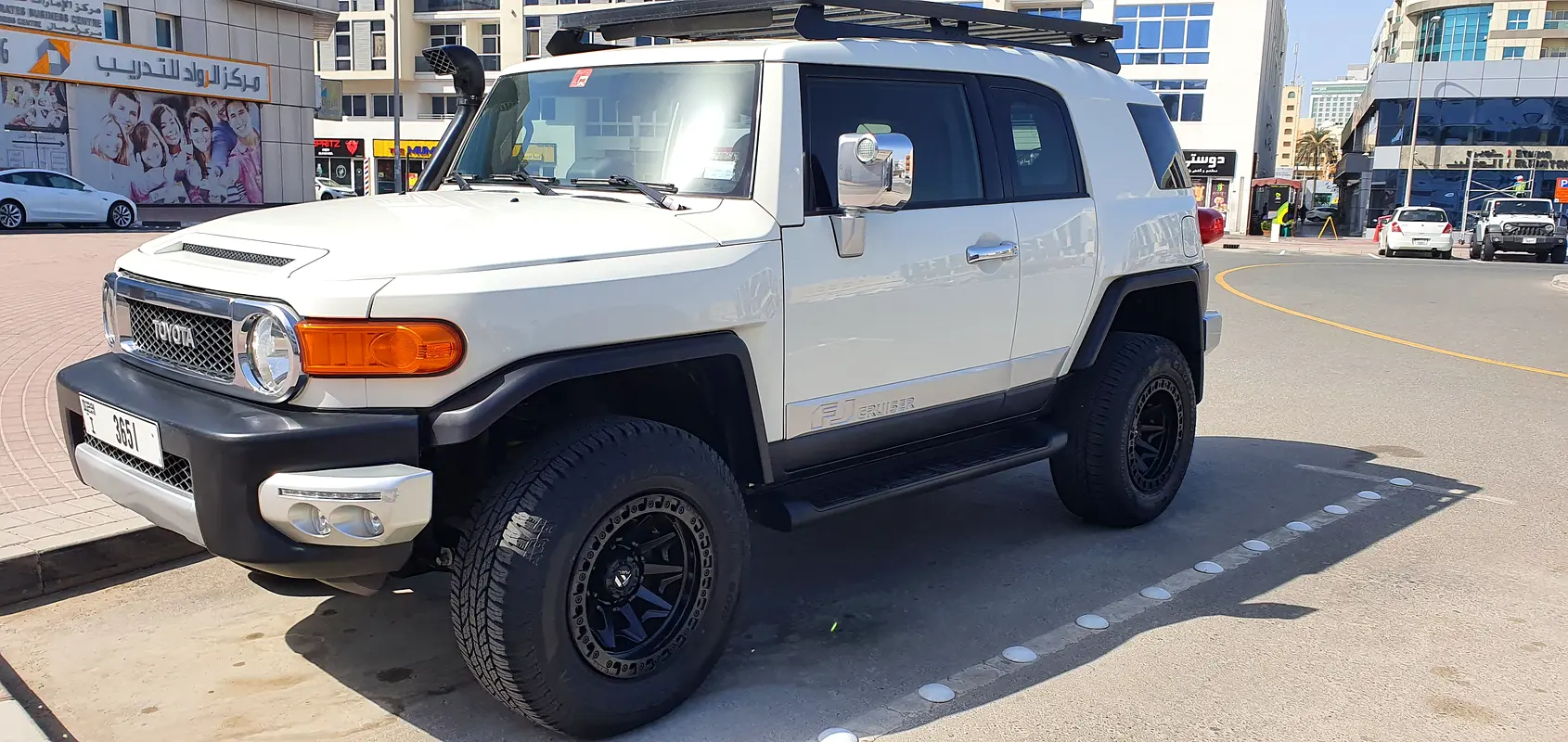 Toyota FJ Cruiser 2012 — photo 1 of 9