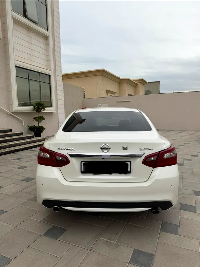 Nissan Altima 2018 — photo 1 of 5