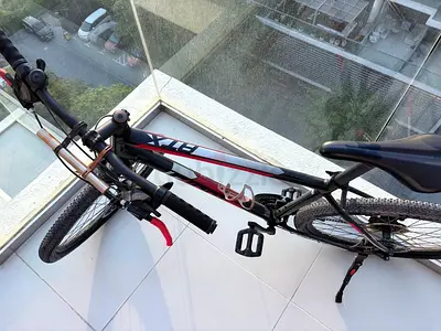 GIANT Mountain Bike almost new, XL for 180cm+ men. Delivery Available