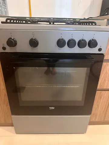 Used freestanding gas oven with four burners - good working condition