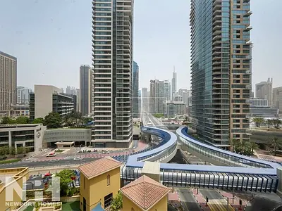 UNFURNISHED | STUNNING VIEW | VACANT