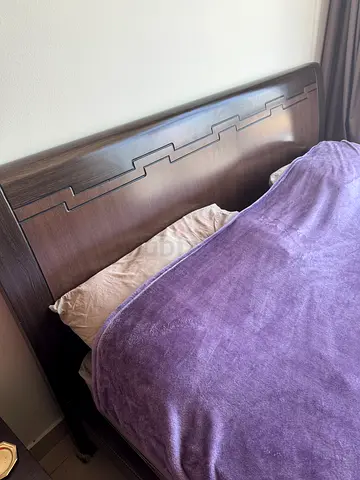 Dark wood bed room 6 pieces