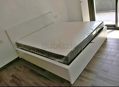 IKEA hydraulic king‑size bed (180 × 200 cm) with  IKEA mattress ✨
