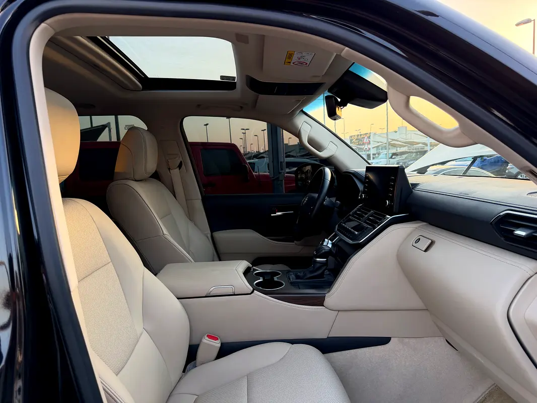 /ar/city-sharjah/cate-car-used-car/toyota-land-cruiser-2024-46l-gxr-petrol-auto-awd-47208366542488576/-14